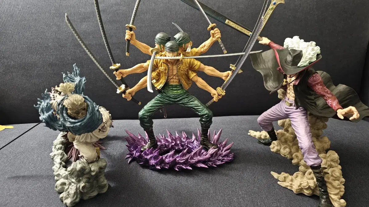 Four-part genealogy of the Four Dragons Mihawk Ryuma Zoro Last One 3 bulk s sold