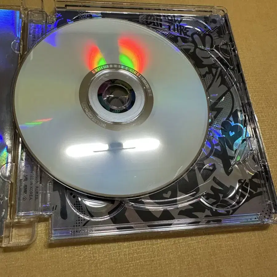 2012 2NE1 글로벌 투어 라이브 CD 판매합니다.