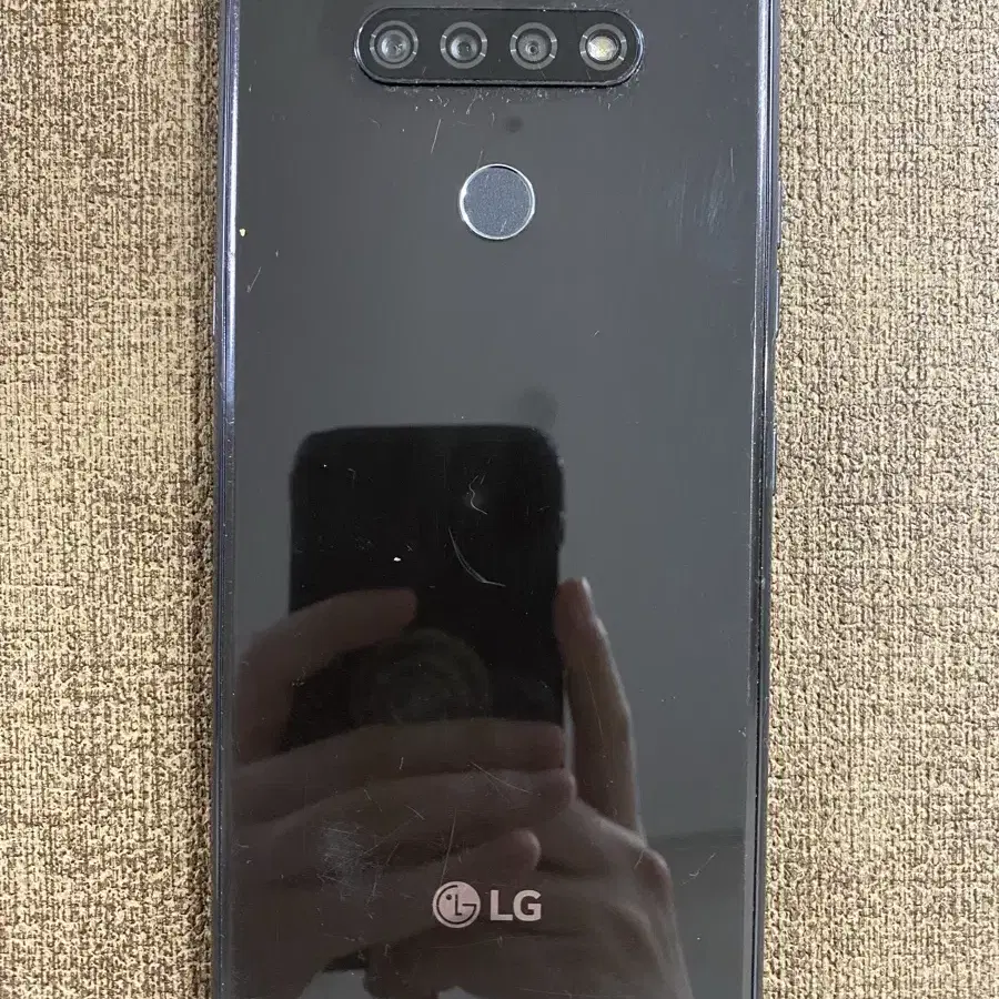 LG q51 스마트폰