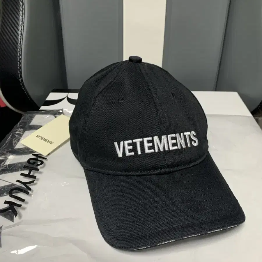 신품 베트멍 로고자수 볼캡 OS VETEMENTS