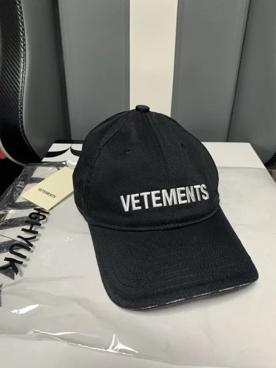 신품 베트멍 로고자수 볼캡 OS VETEMENTS