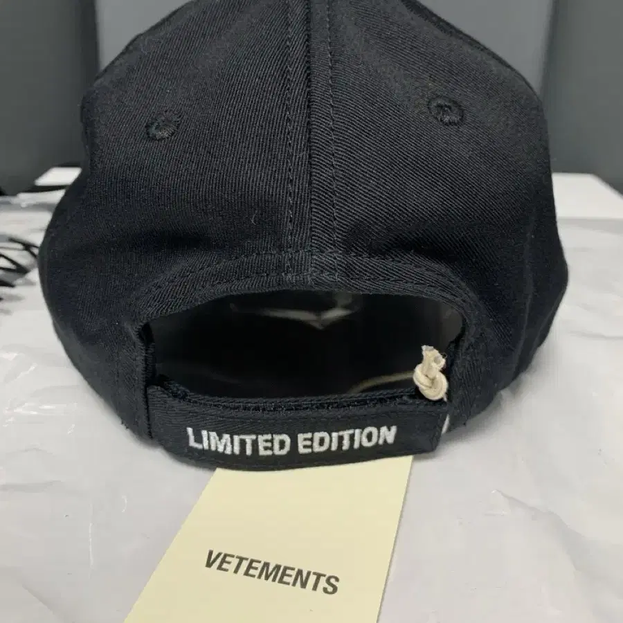 신품 베트멍 로고자수 볼캡 OS VETEMENTS