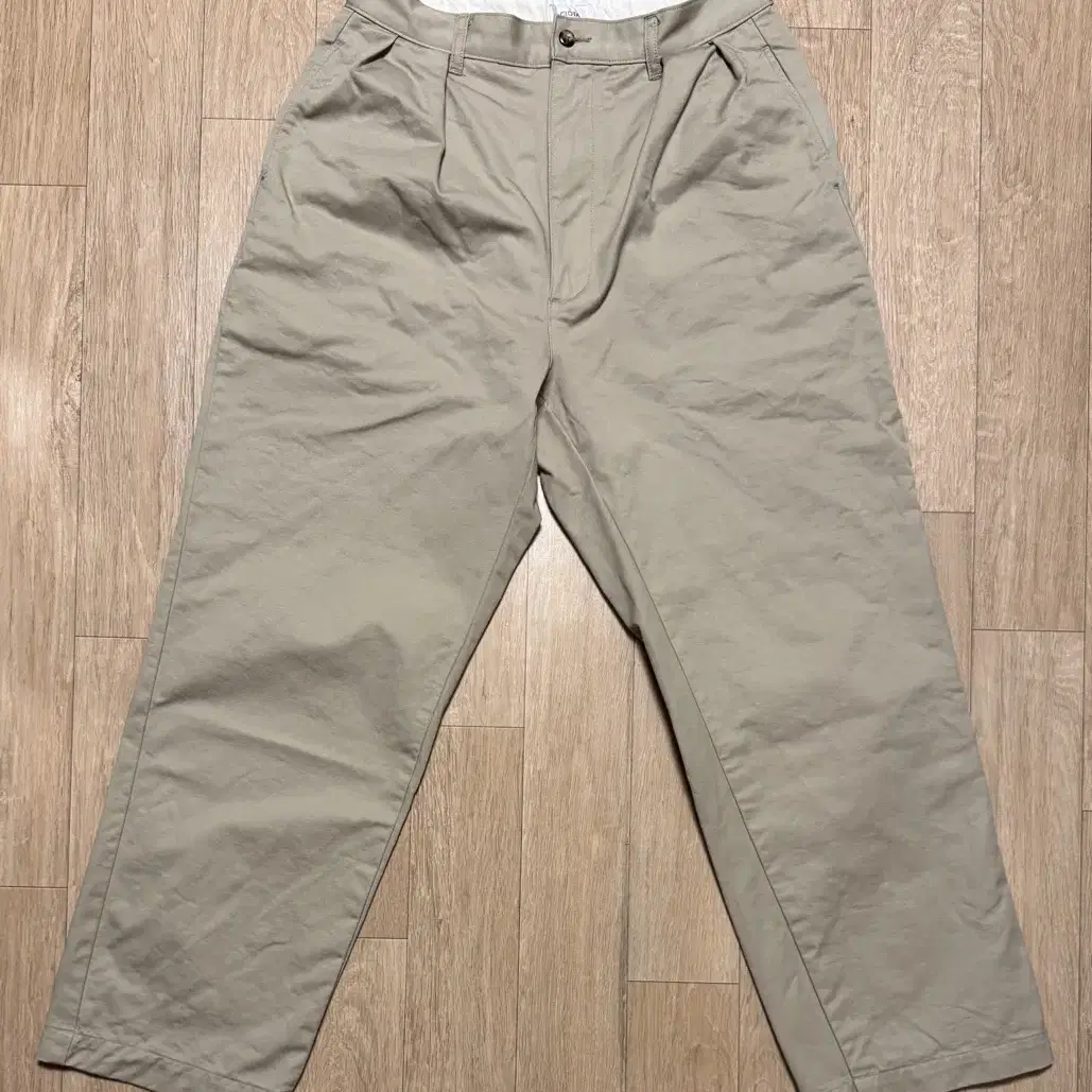 시오타 new 2 tuck chino pants, 베이지 4사이즈