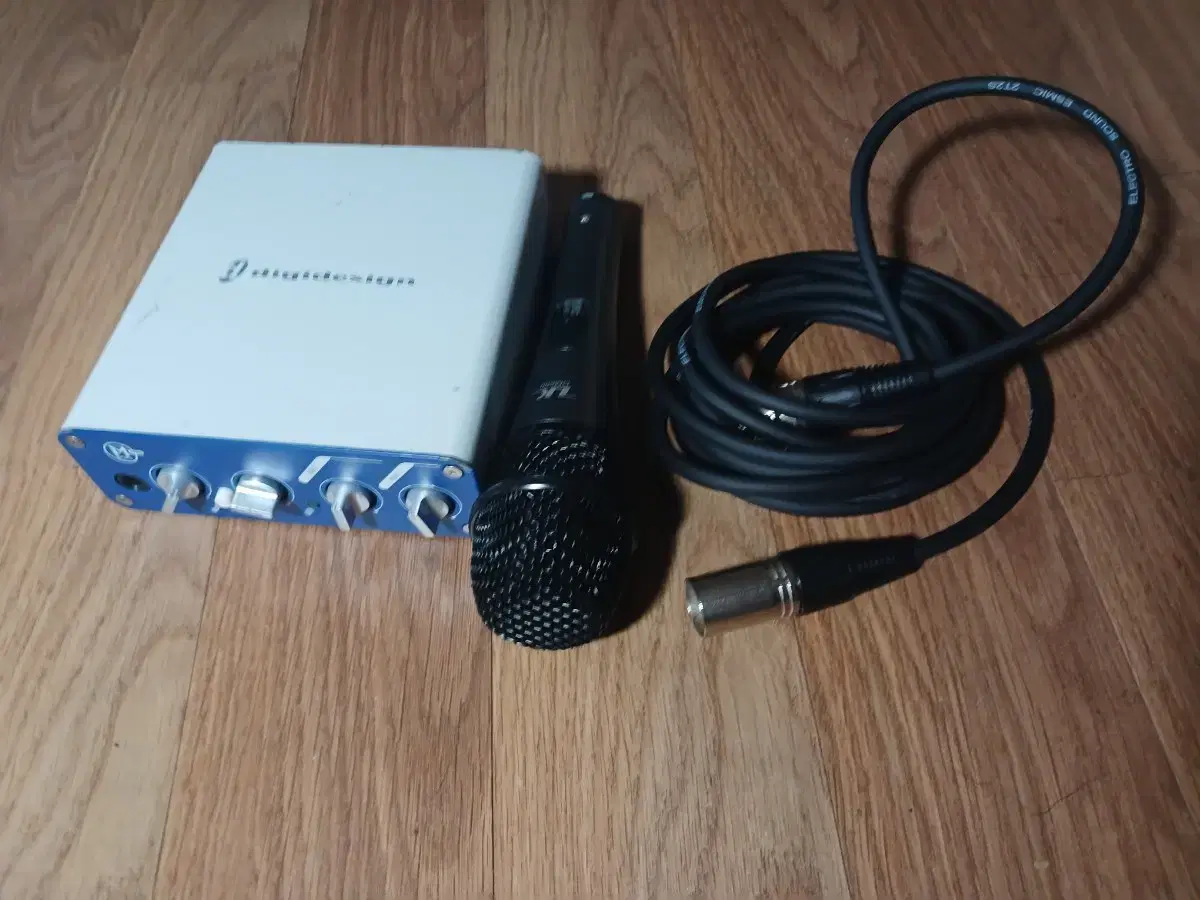 mbox2 mini 오인페+dm600 마이크+xlr 선 팝니다