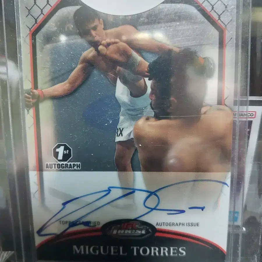 2011 TOPPS UFC 미구엘 토레스 1St 루키 오토 카드