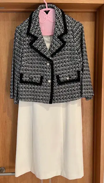 자유구트위드 재킷과 애니팸 원피스 세트