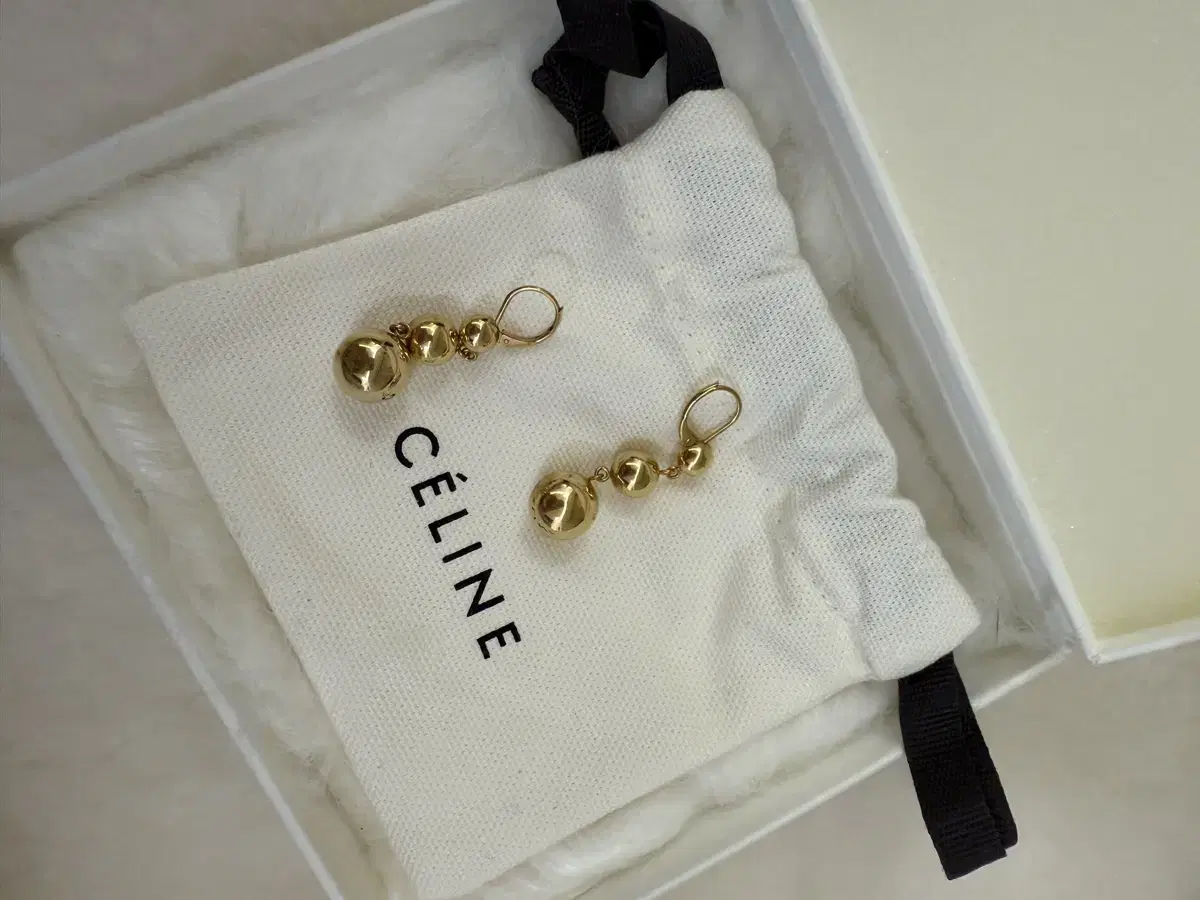 celine dot gold earrings 올드셀린 골드 드롭 이어링