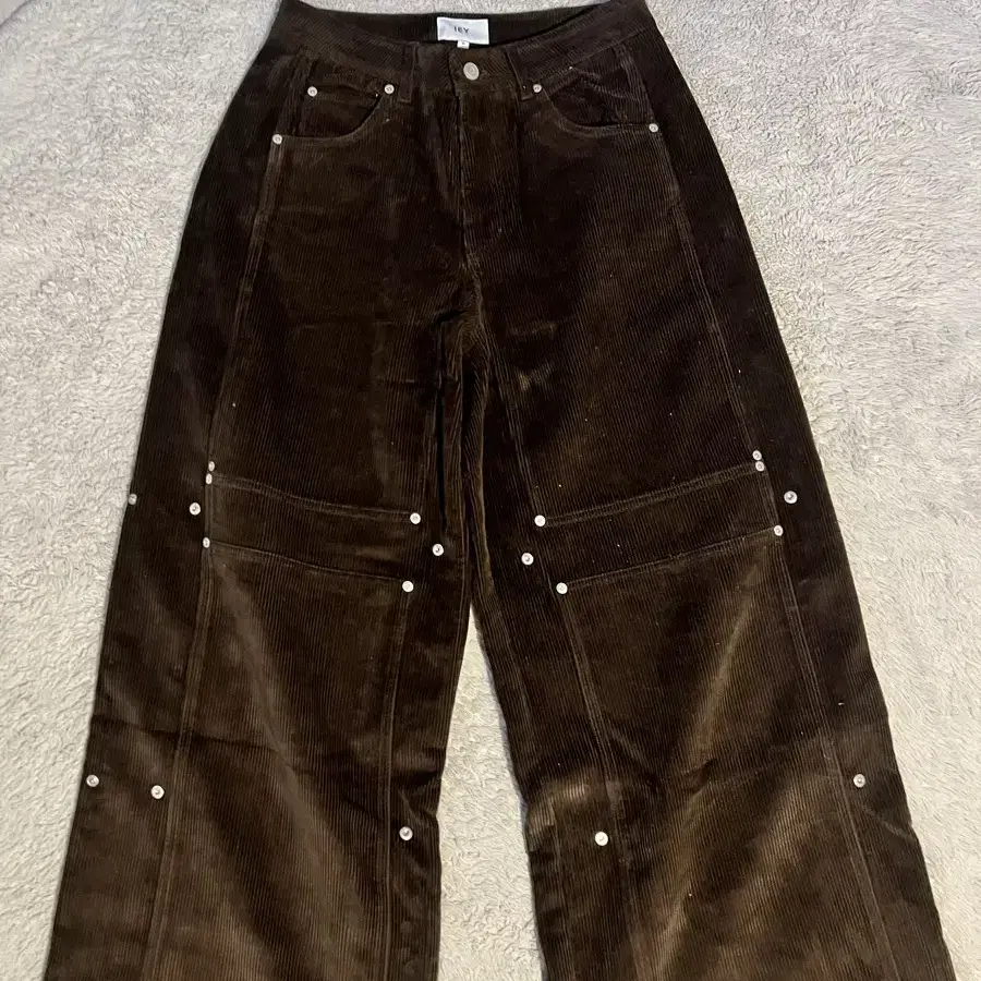 이에이 HYBRID OVER PANTS Brown