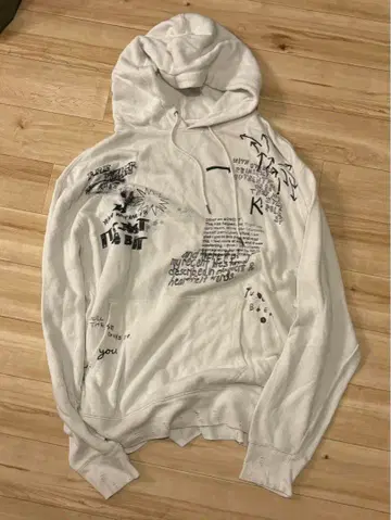 R13 그래피티가 그려진 후디