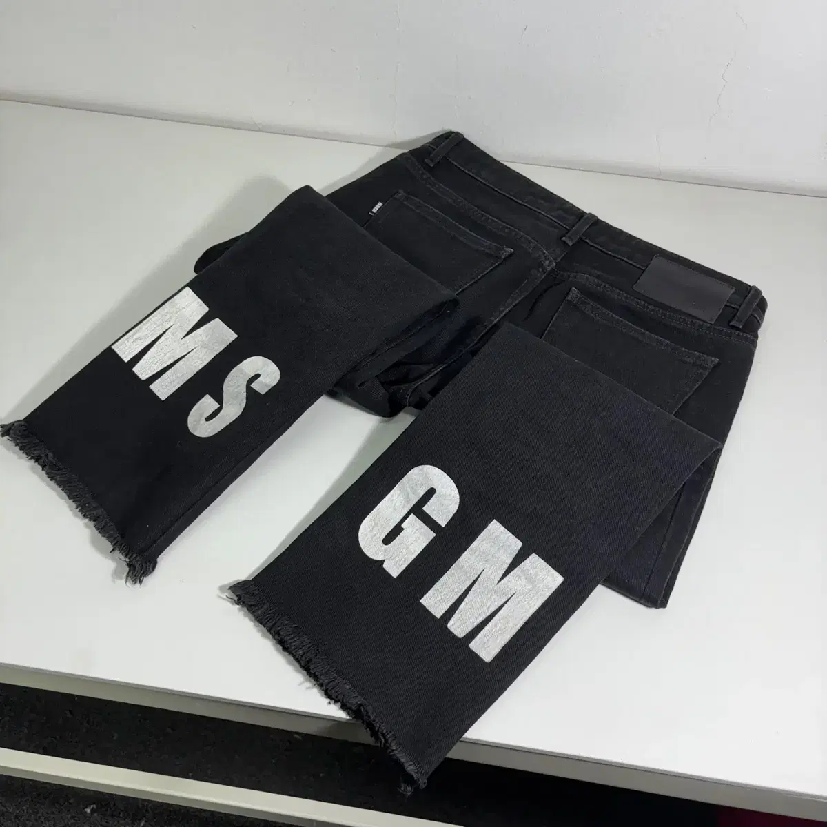 우먼 29-30 MSGM 블랙 밑단레터링 크롭진