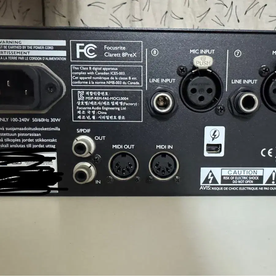 Focusrite Clarett 8preX Thunderbolt 박스풀