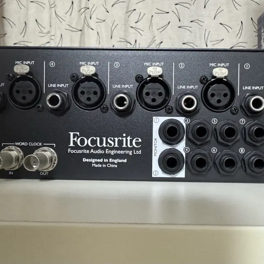 Focusrite Clarett 8preX Thunderbolt 박스풀