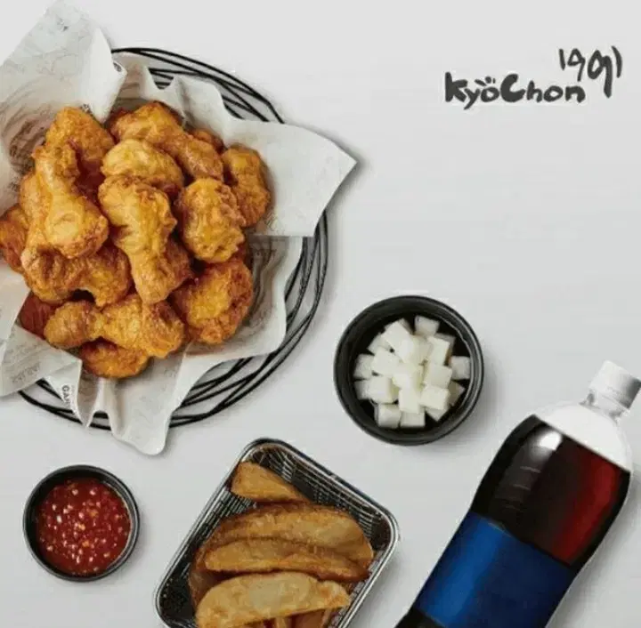 교촌치킨 허니콤보 한마리. 콜라1.25L 웨지감자