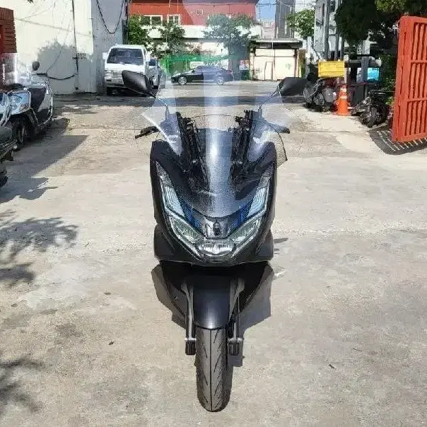 Pcx125ABS 22년식 익실머플러구변완 1만키로 판매합니다