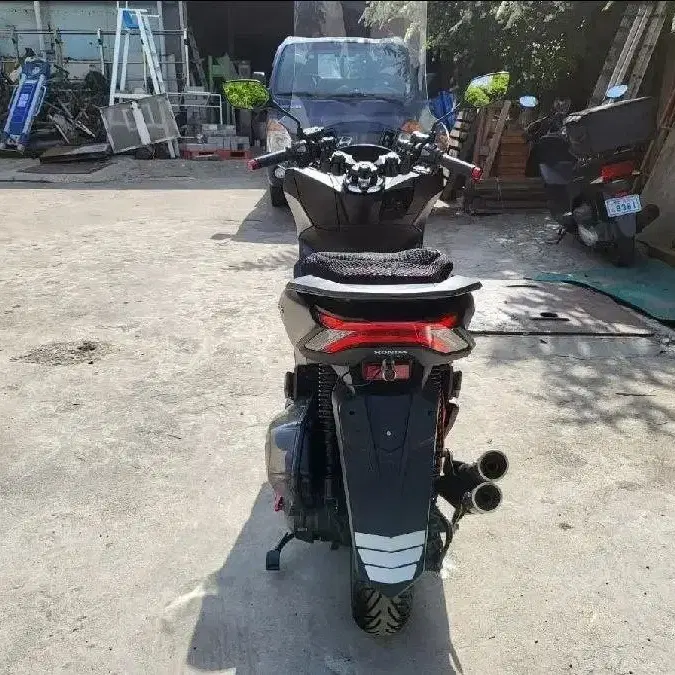 Pcx125ABS 22년식 익실머플러구변완 1만키로 판매합니다