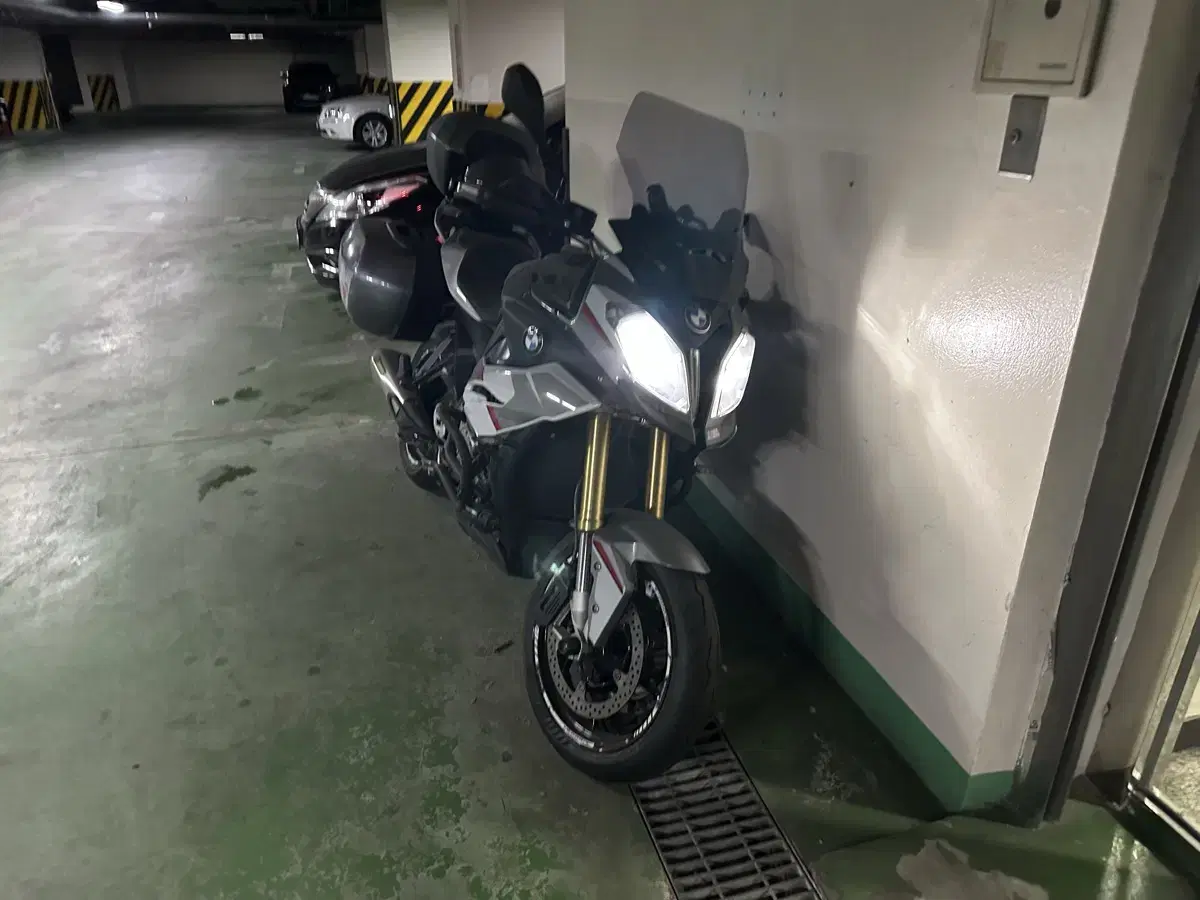 16년식 s1000xr 판매합니다