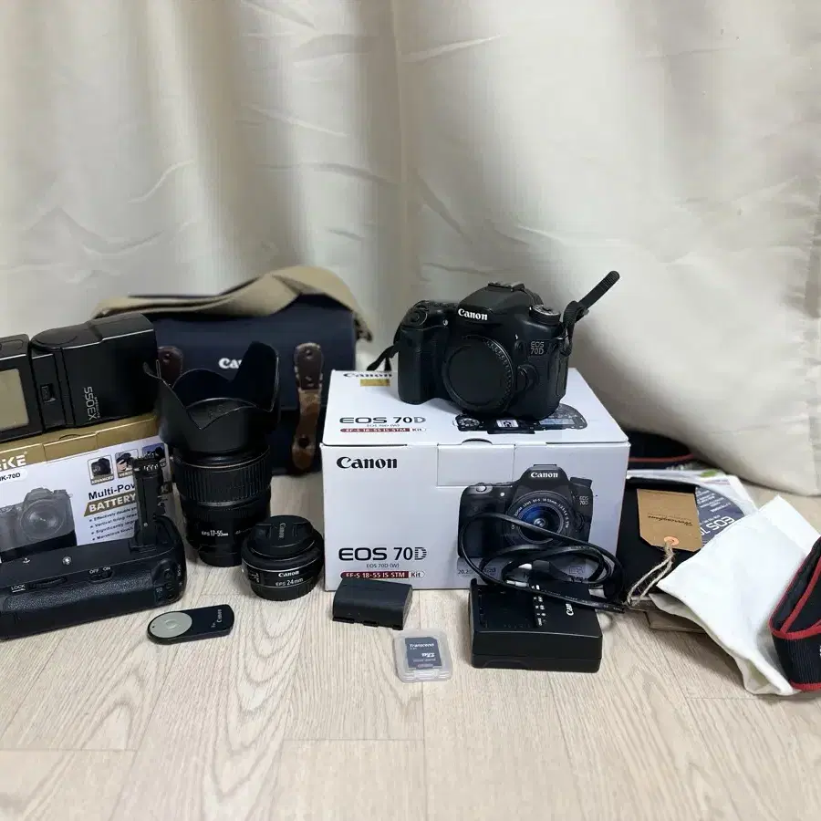 캐논 70D + 17-55mm 2.8축복렌즈 + 24mm 2.8 팬케익등