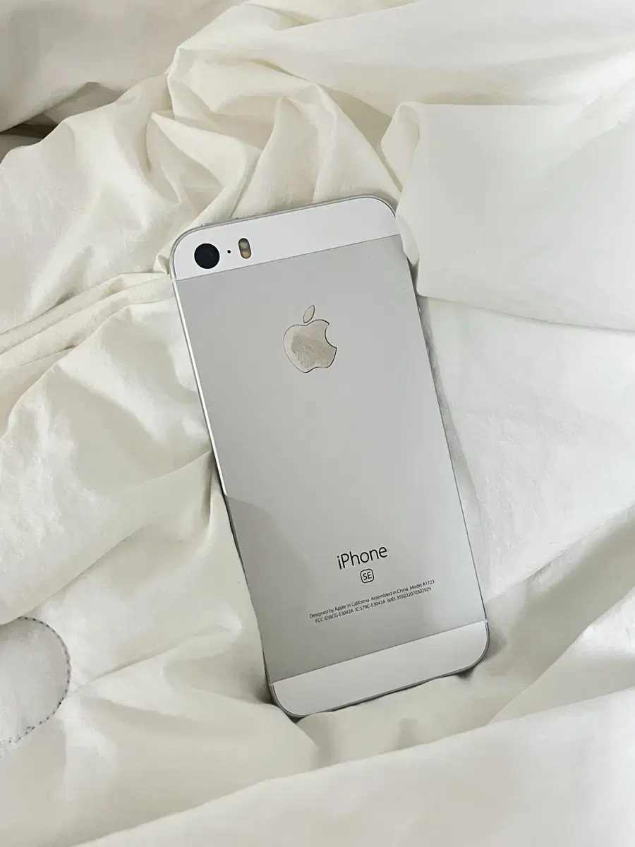 Full-back) iPhone SE 1 128GB Silver Sold