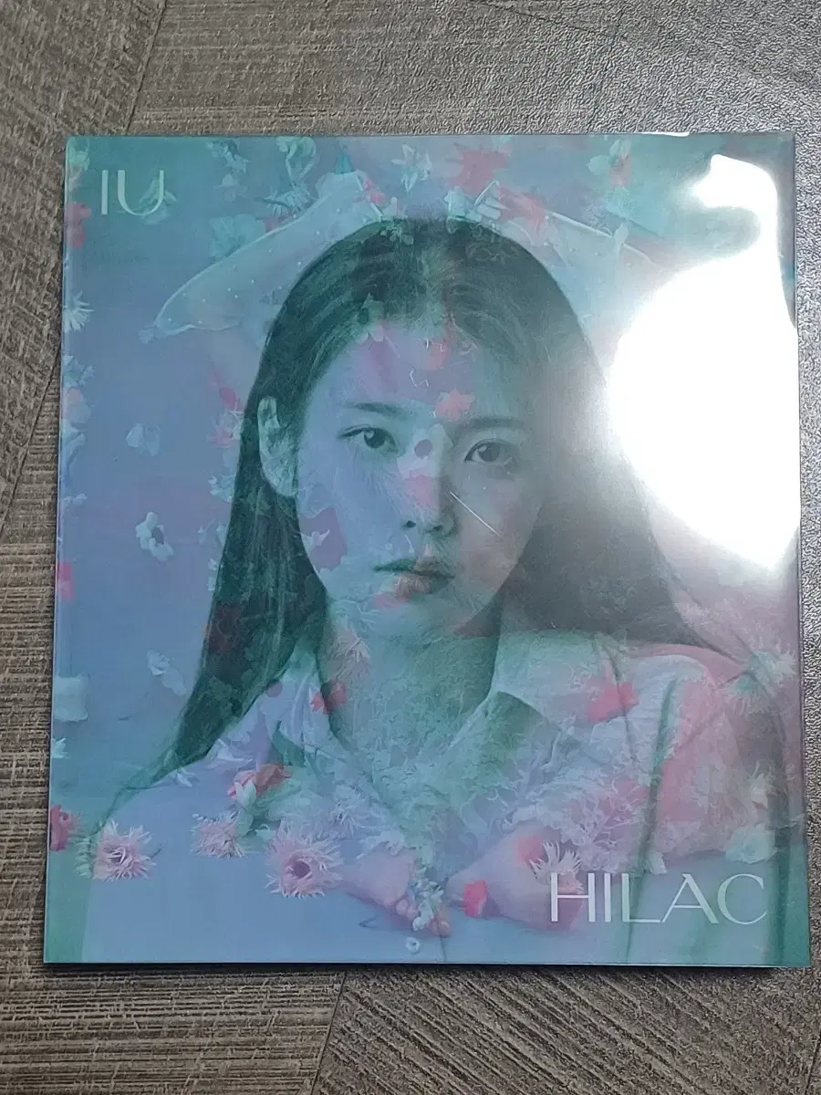 아이유 하일락(HILAC) cd 앨범 팝니다 (네고 가능)