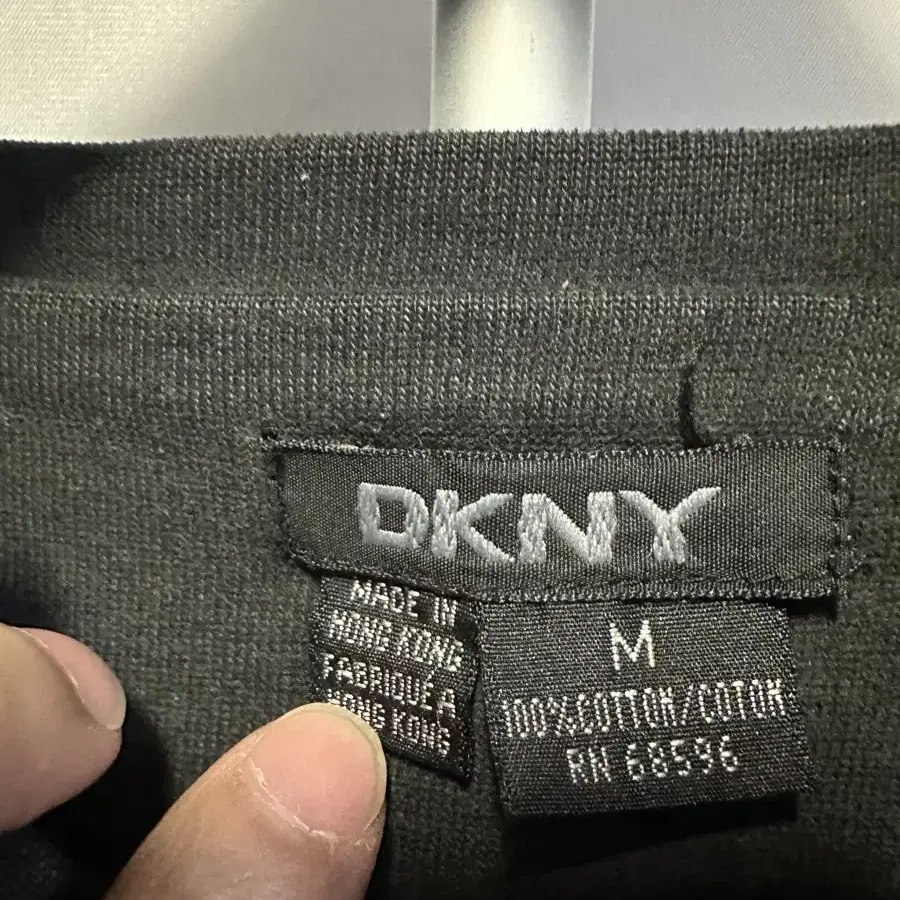 DKNY 티셔츠