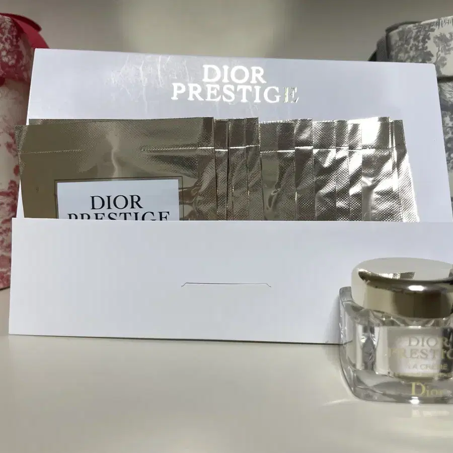 디올 프레스티지 라 크렘므 50ml 새상품