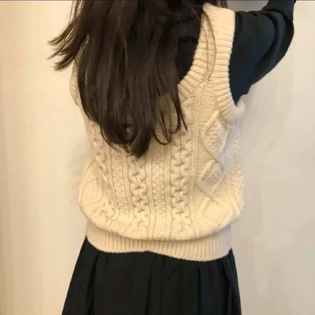 비아플레인 Via Cable wool knit vest