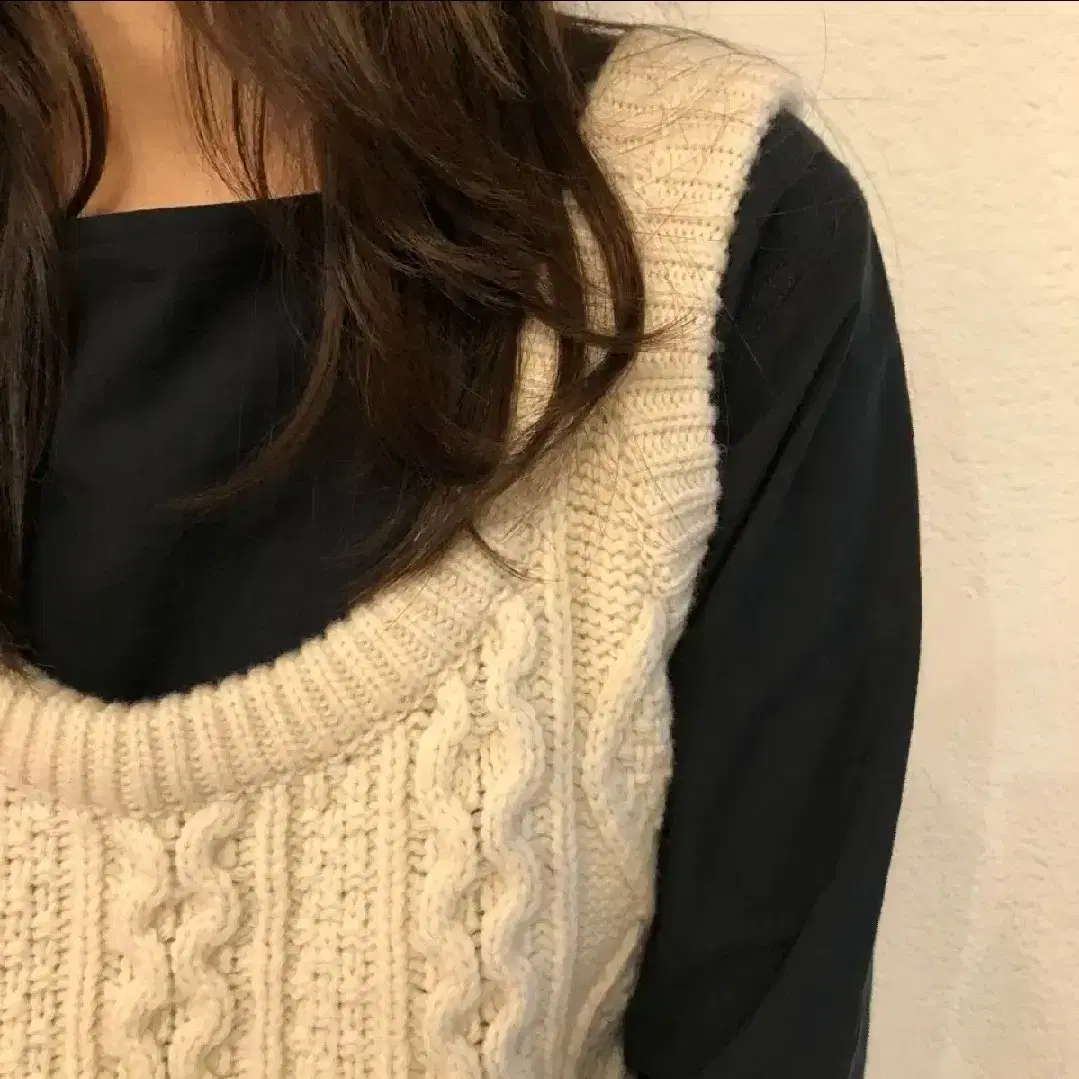 비아플레인 Via Cable wool knit vest