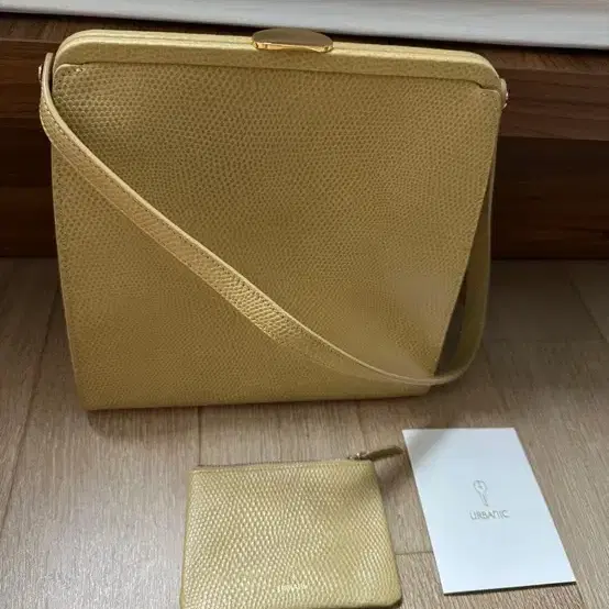 얼바닉30 (urbanic30)Brass Clasp Bag 판매