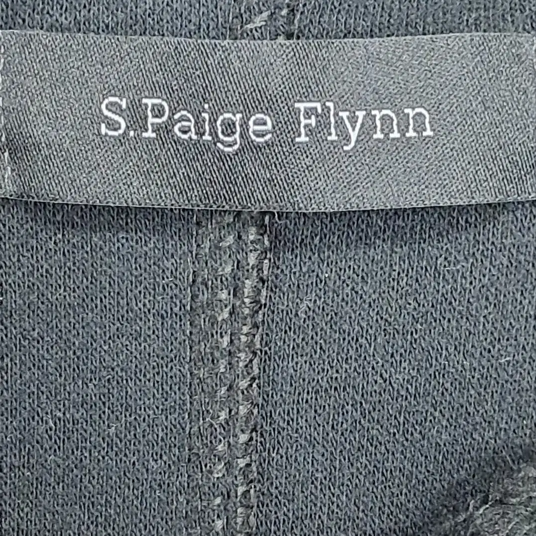 S.paige Flynn  후드티 새제품