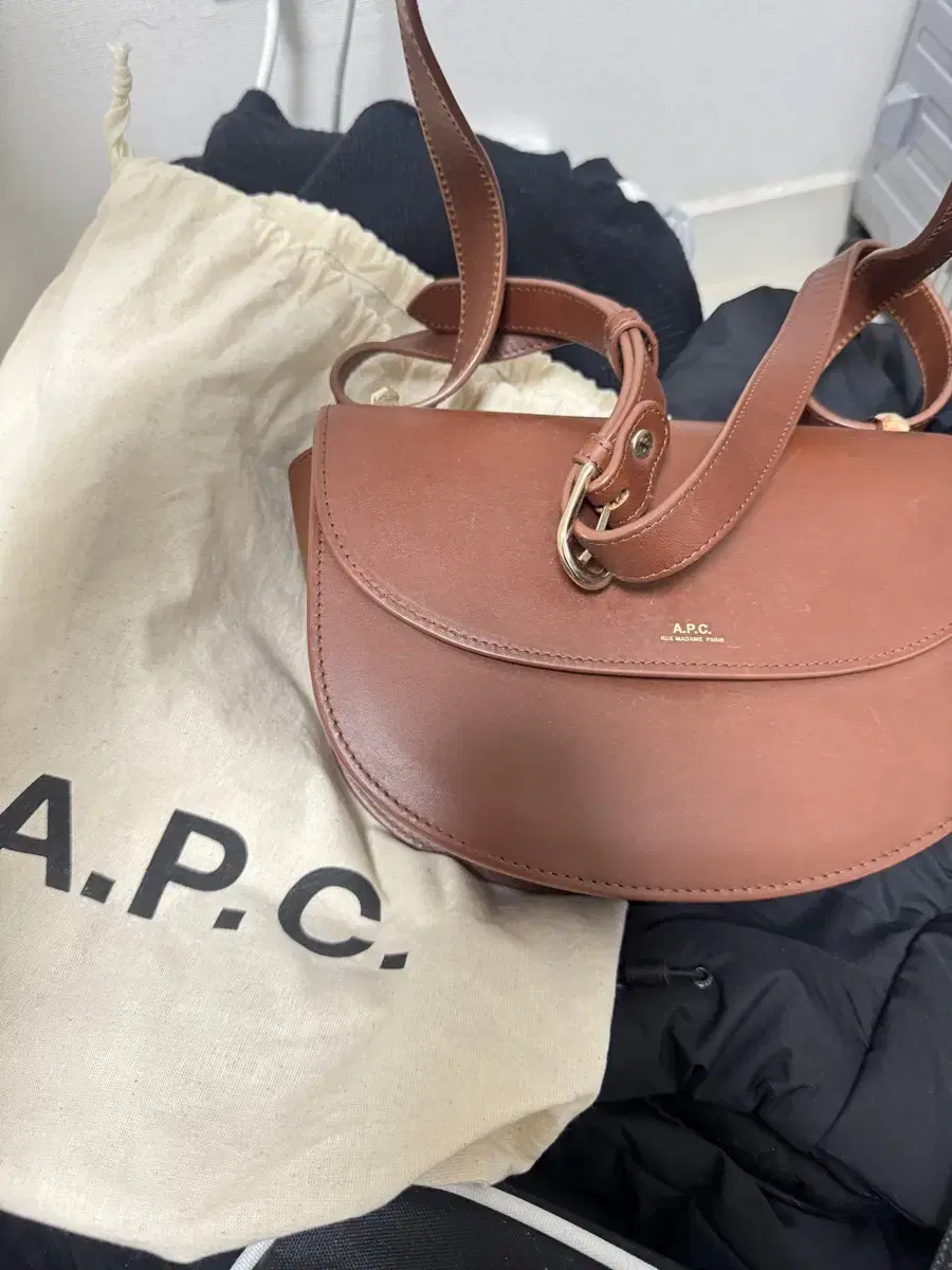 A.P.C 통가죽 브라운 토트백