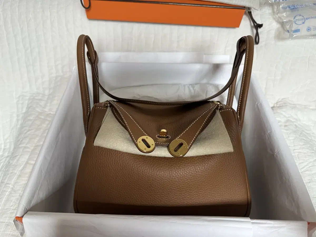 Hermès Lindy 26 Gold Keumjang wengraving