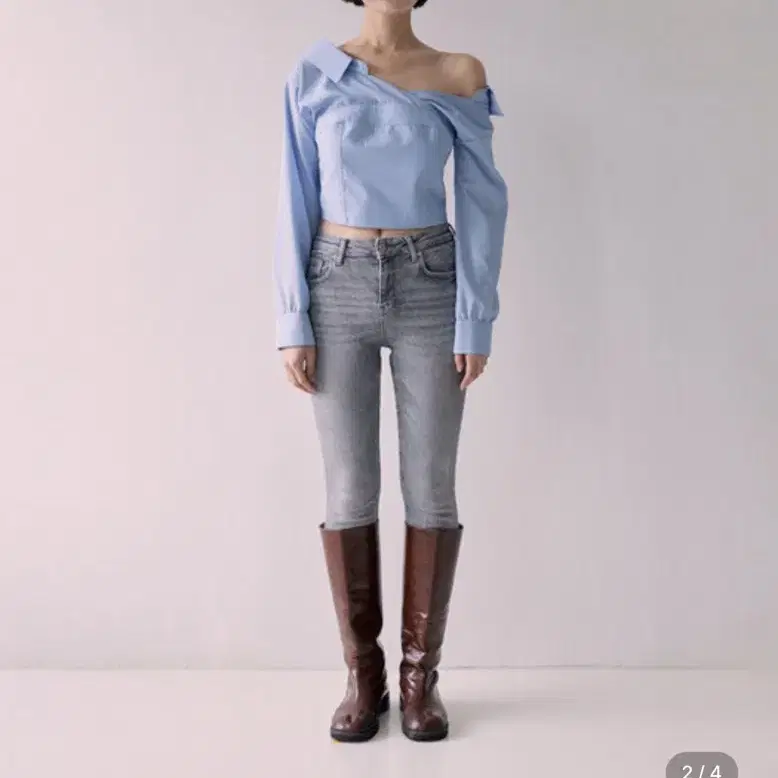 (권은비착용) 낫유어로즈 Ines shirts bustier (Blue)