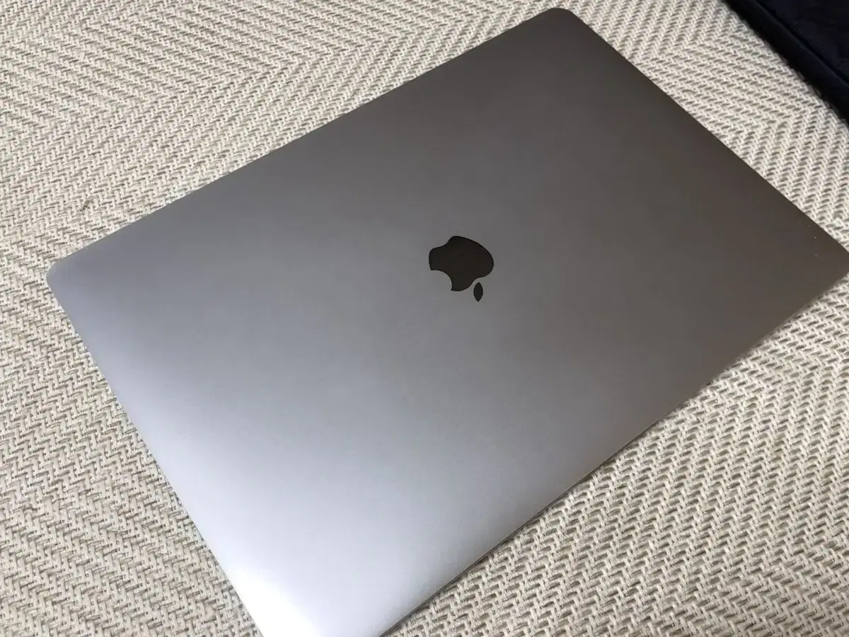 MacBook Pro 15인치 2018, 512 GB (배터리효율100)