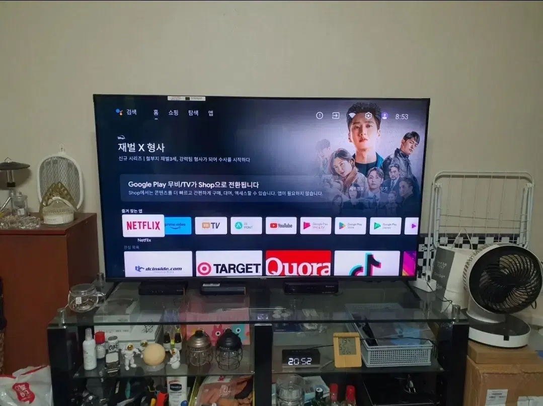 QLED  55 인치 스마트TV및 장식장포함