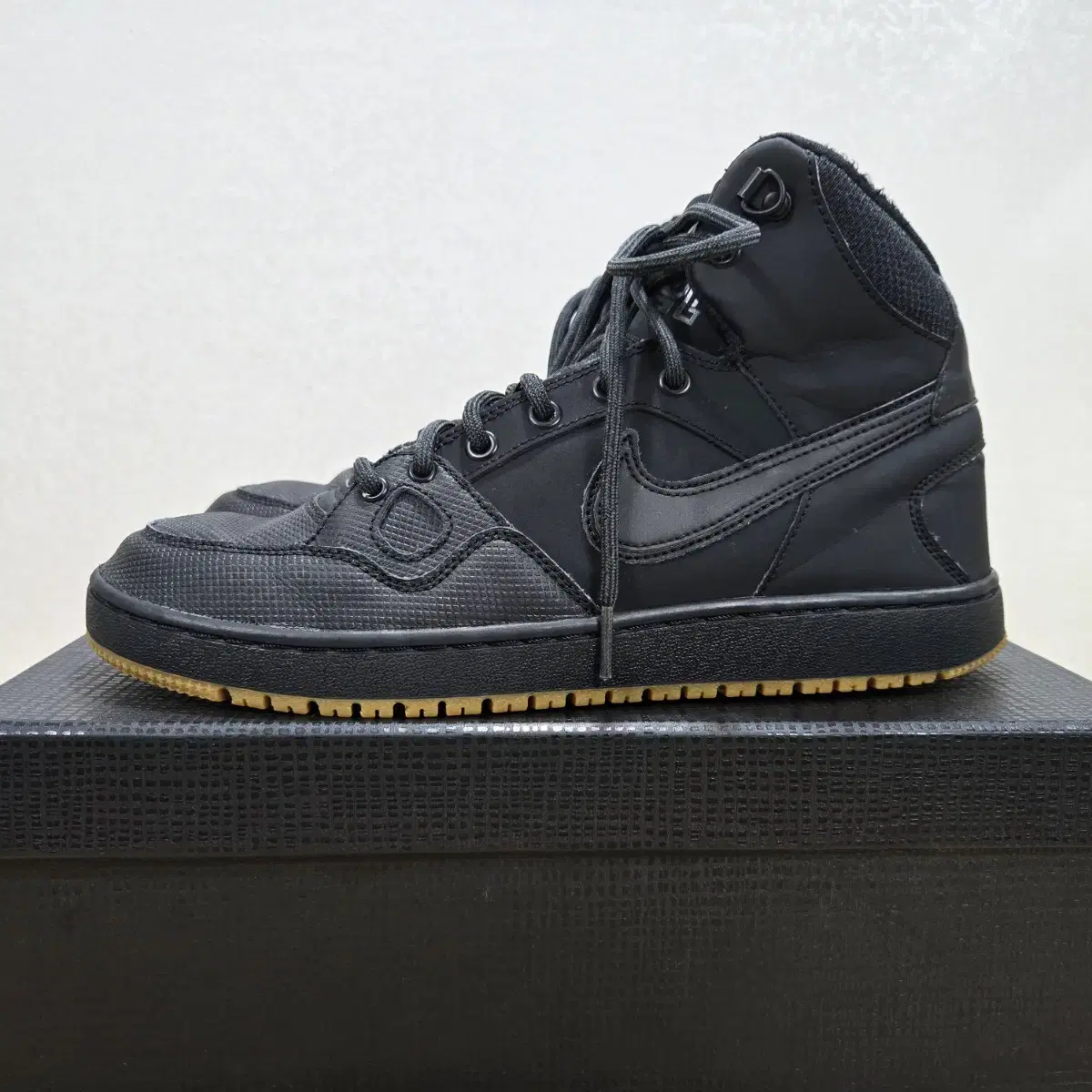 [265] Nike Sun of Force Mid winter Black Black