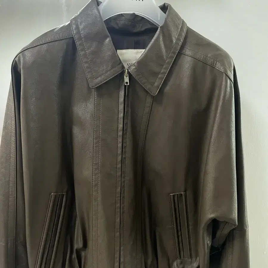 앤니즈 Crunch leather blouson (khaki brown)