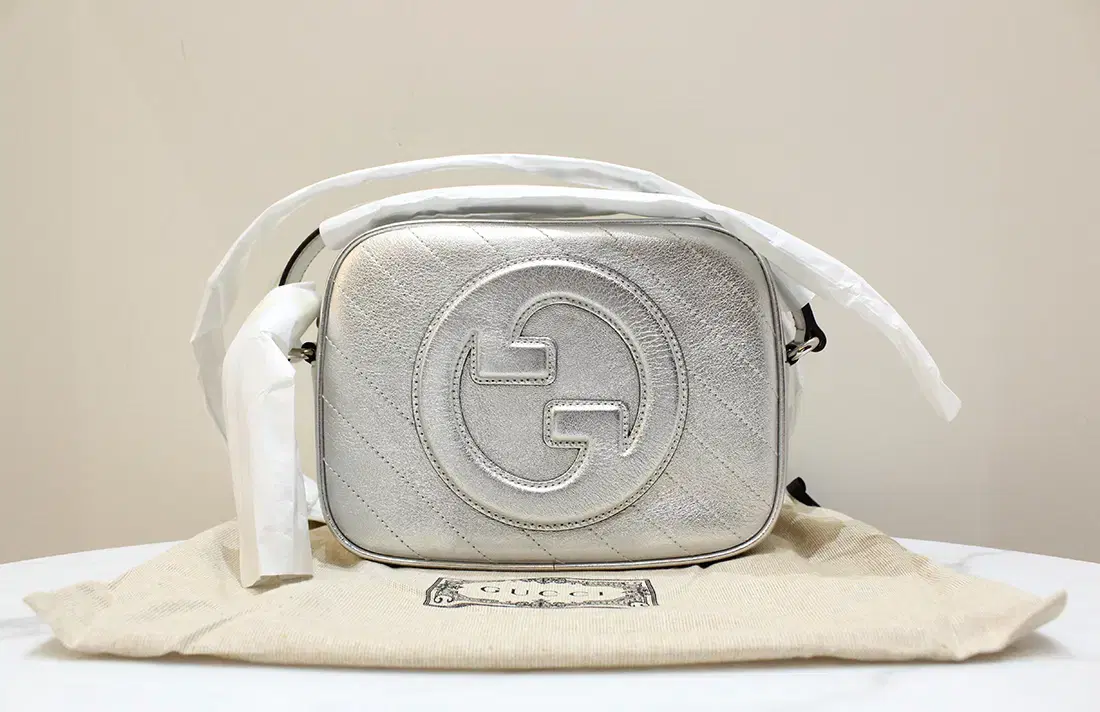 [Used Luxury Goods Daol] Unused Gucci Blondie Small Metallic Silver Camera Crossbody Bag