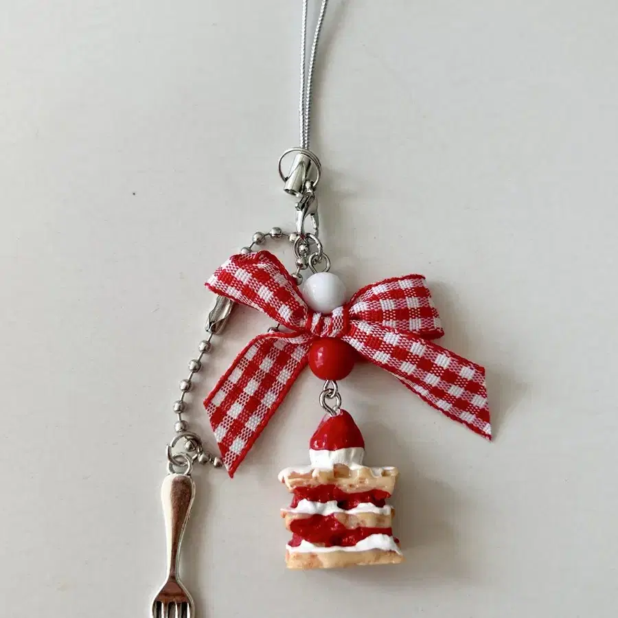 Strawberry Cake keyring