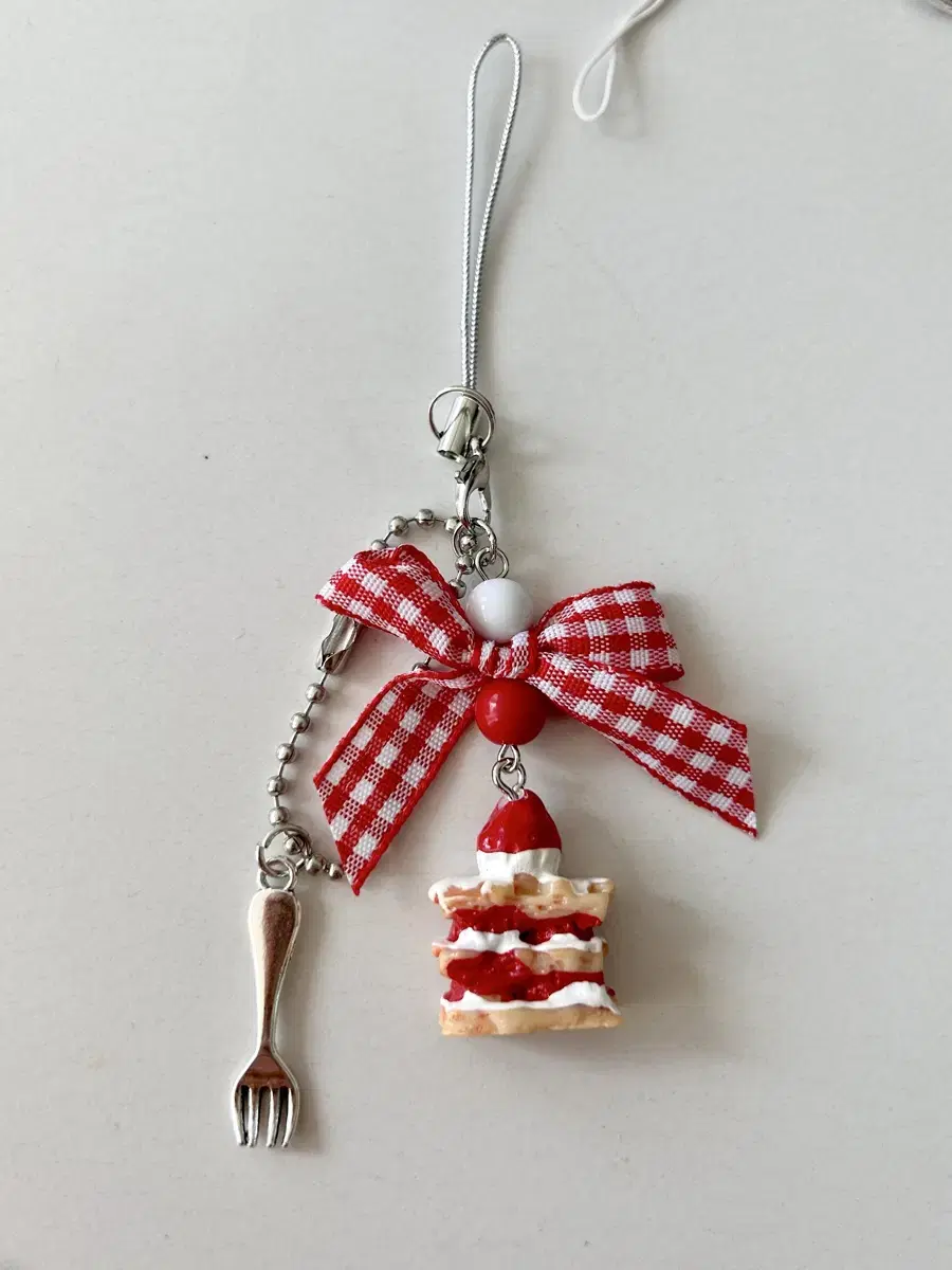 Strawberry Cake keyring