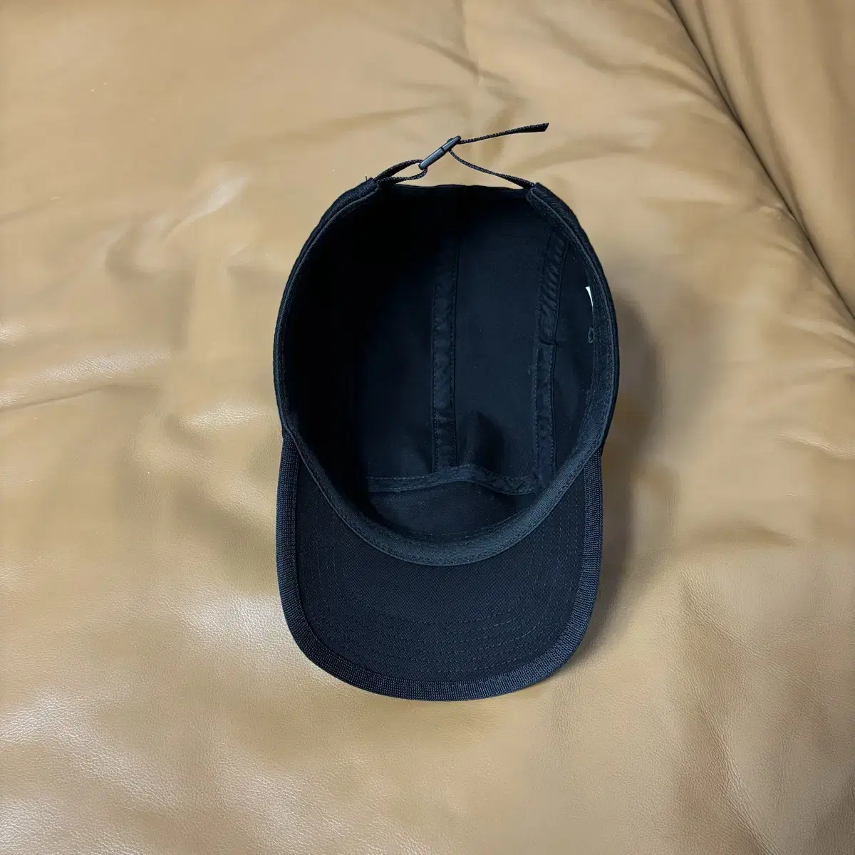 Supreme 슈프림 블랙 캠프캡 모자 (Visor Logo Black)