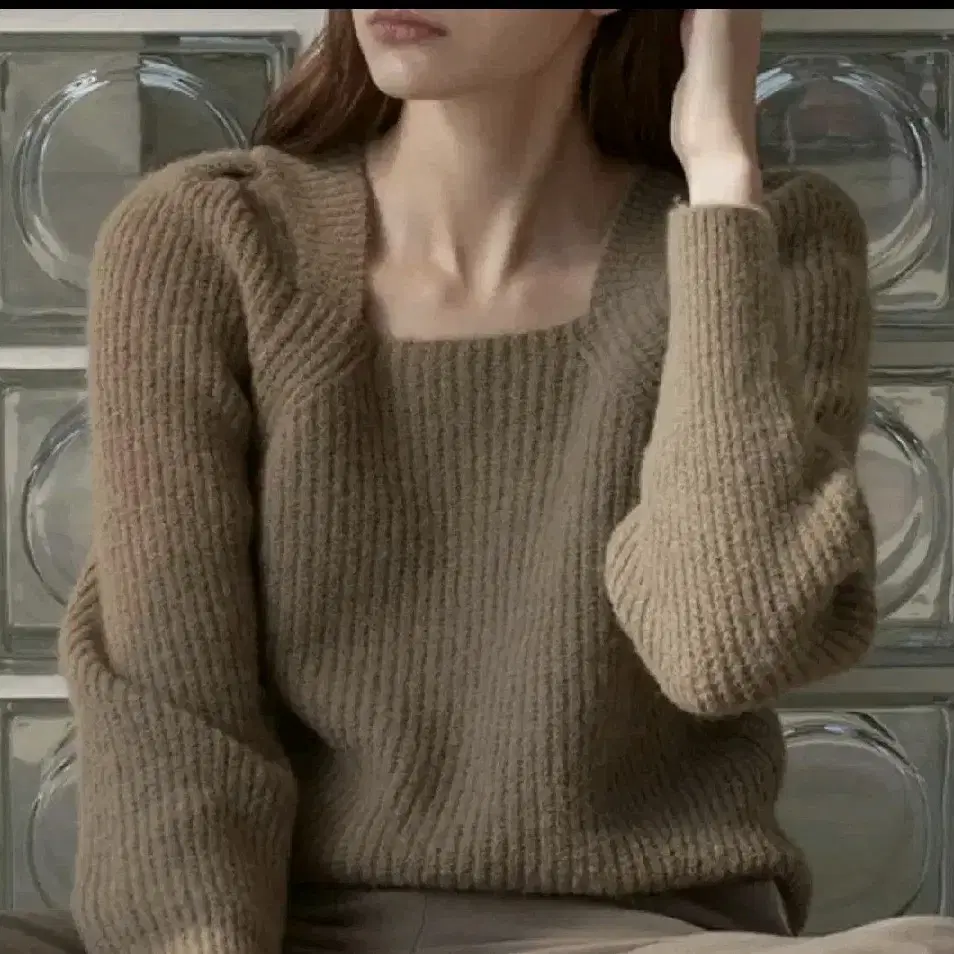 OUIE_wool square neck puff knit (beige)