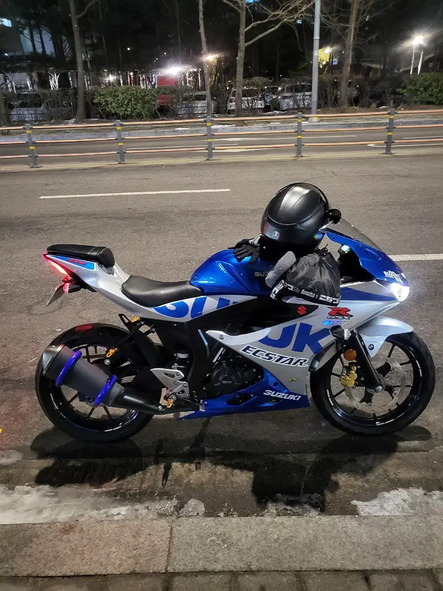 스즈키 gsx-r125 스폐셜카울