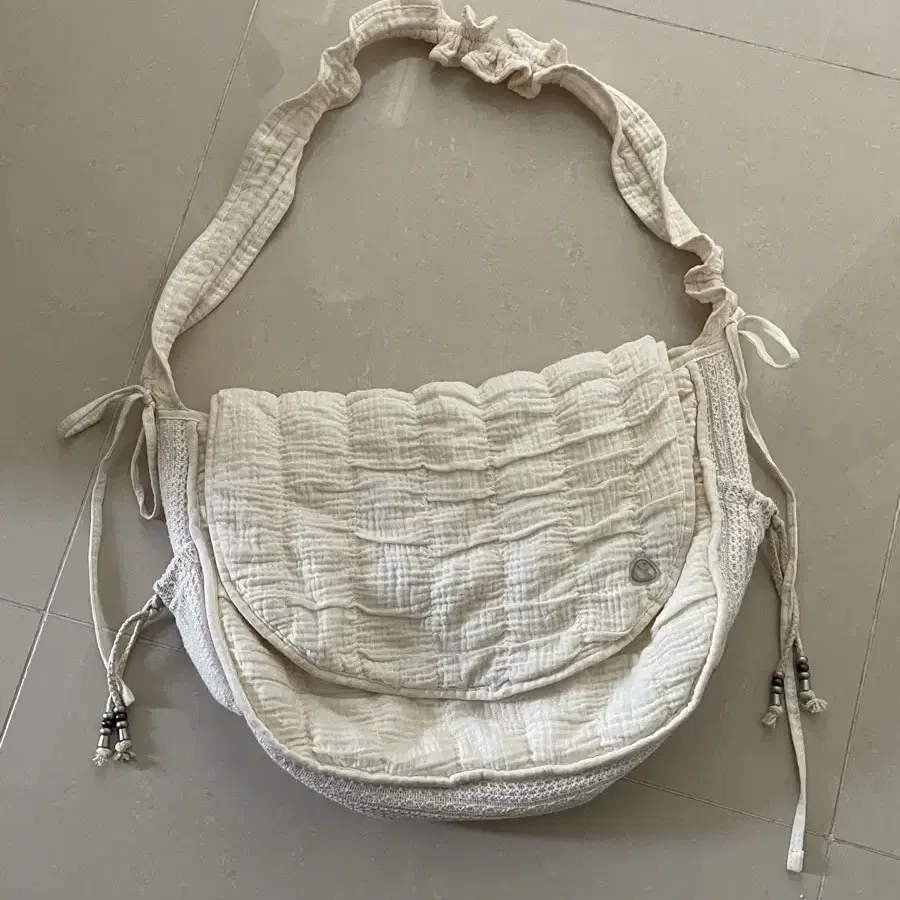 코이세이오 QUILTED CROSS BAG IVORY 크로스 백