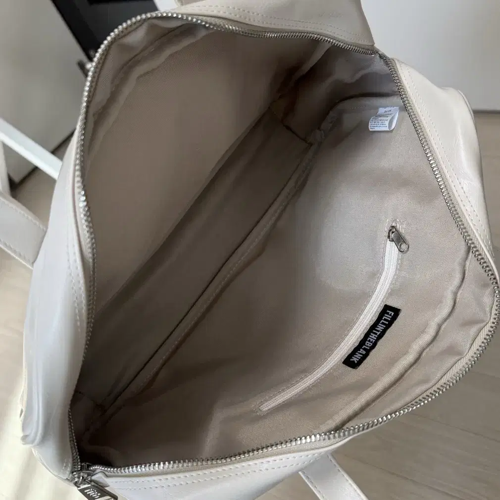 필인더블랭크 숄더백 Trapezoid Shoulder Bag eggsh