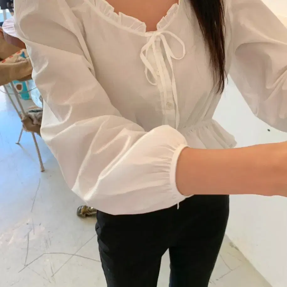 베르니마켓 릿 블라우스 verni  Lit blouse