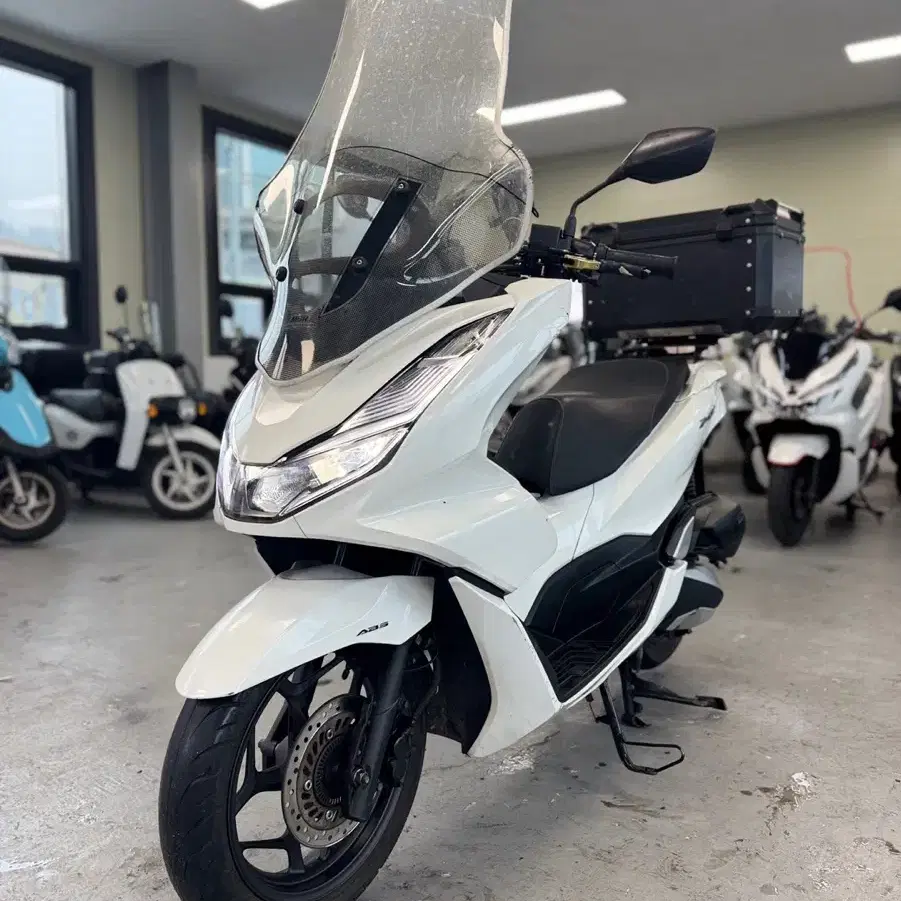 21년식 혼다 PCX125 ABS모델 6만KM 깔끔한 차량 판매합니다.