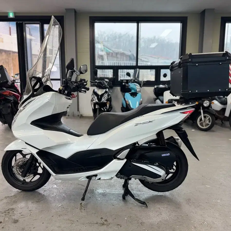 21년식 혼다 PCX125 ABS모델 6만KM 깔끔한 차량 판매합니다.