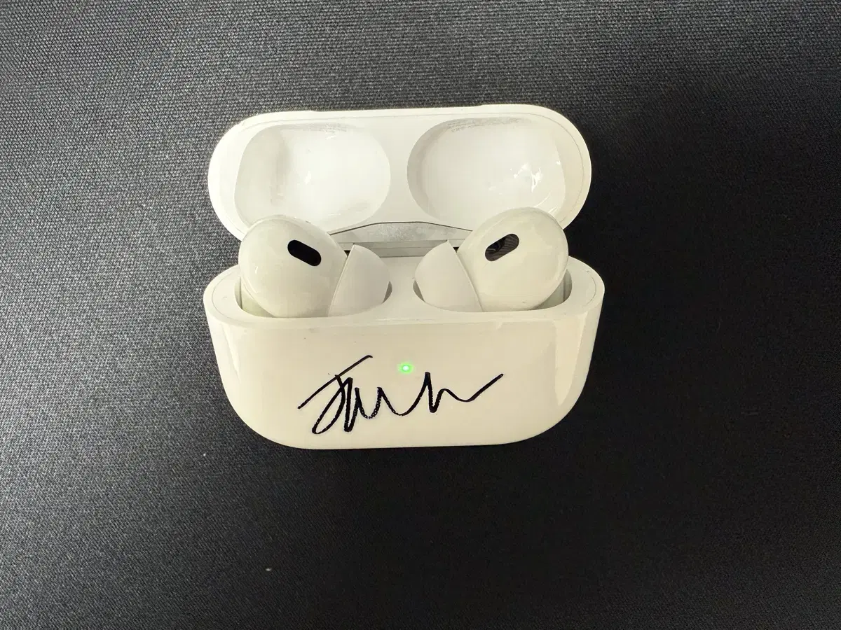 T1 Fei sign AirPods Pro 2 Warranty O