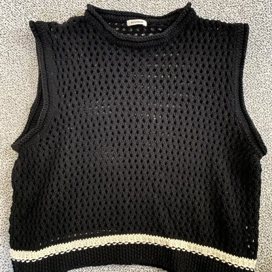 문선 Honeycomb knit Vest