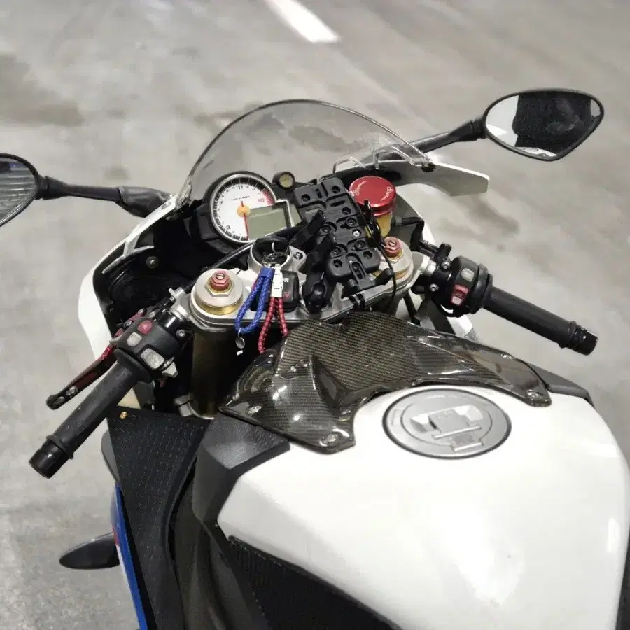 2만키로 탄 풀배기 BMW S1000RR 판매합니다.